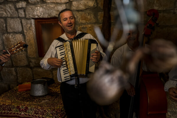 seoska kuća čilipi restaurant