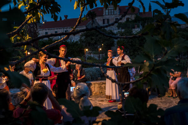 seoska kuća čilipi restaurant