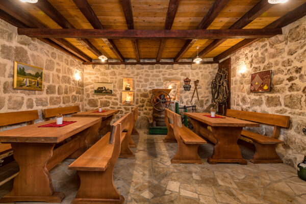 seoska kuća čilipi restaurant